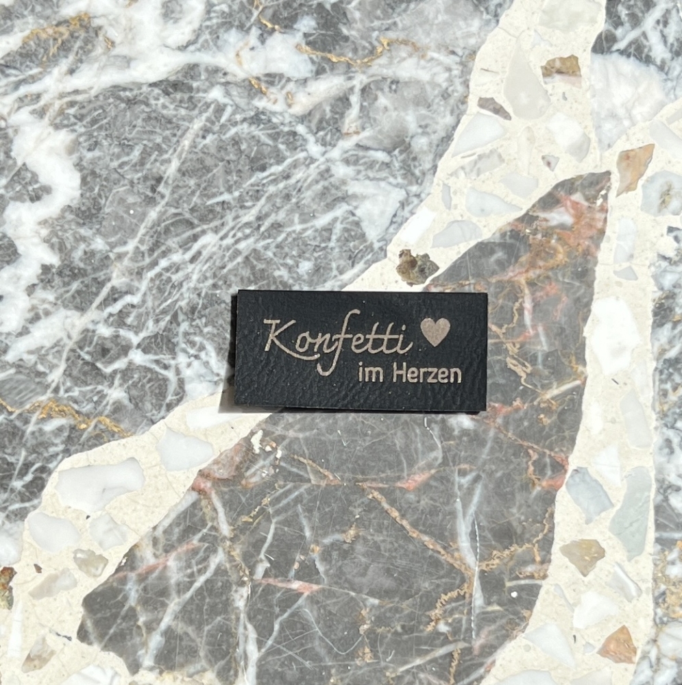 Kunstlederlabel Schwarz - Gold Konfetti im Herzen